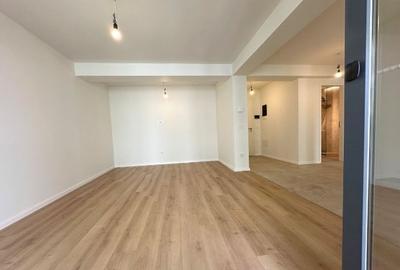 Apartament cu 21 camere decomandat în Tractorul - 5