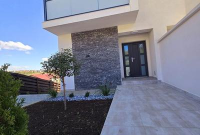 Casă cu 4 camere cu Teren 300 Mp în Ciurea