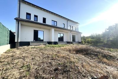 Triplex, 3 camere, 85mp utili, 320mp teren, curent trifazic-Sacalaz