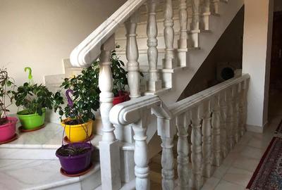 Casă cu 6 camere cu Teren 450 Mp în Calea București - 2