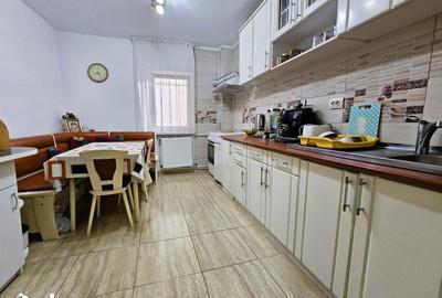 Apartament cu 4 camere decomandat în E3 - 3