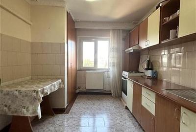 Apartament 3 Camere Decomandat, Etaj Intermediar, zona Km 4-5 - 8