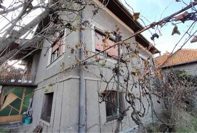 Casă cu 4 camere în Central - 2