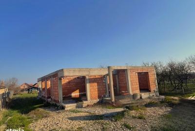 Casă cu 4 camere cu Teren 980 Mp în Nojorid