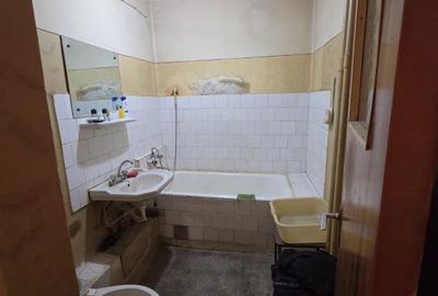 Apartament cu 3 camere decomandat în Rahova - 2