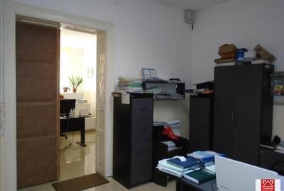 Casă individuală cu 20 camere cu Canalizare în Central - 4