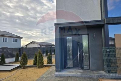 Casa / Vila cu 5 camere de vanzare - 3