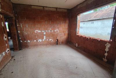 Casă cu 5 camere cu Teren 1600 Mp în Central - 2