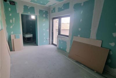 Casă cu 4 camere decomandat în Calomfirești - 10