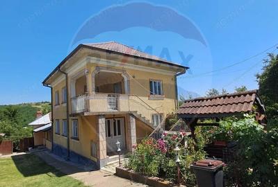 Casa / Vila cu 4 camere de vanzare in zona Central in Fratostita Dolj