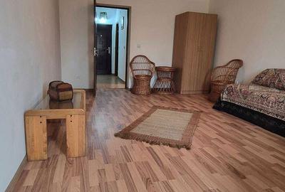 Garsonieră decomandată în Central - 7