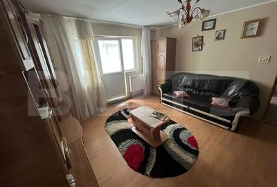 Apartament de vanzare, cu 3 camere, 65 mp, mobilat complet, zona Fieni - 2