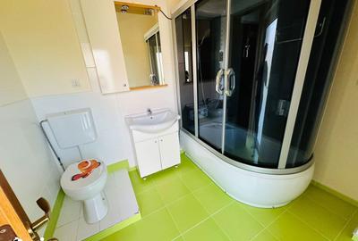 Casă cu 7 camere cu Teren 1000 Mp în Central