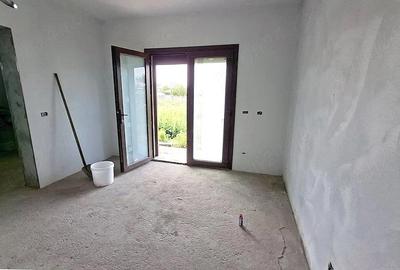 Casă cu 5 camere cu Teren 2426 Mp în Matca - 3