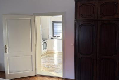 Casă cu 3 camere decomandat cu Teren 500 Mp în Central - 1