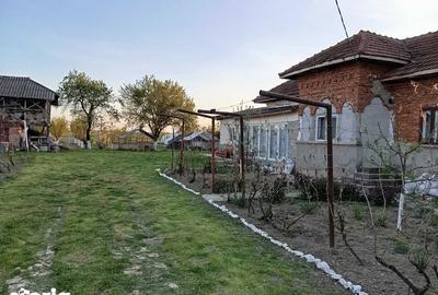 Casă cu 4 camere cu Teren 109 Mp în Leordeni - 2