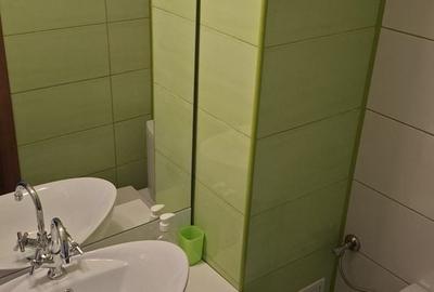 Apartament cu 3 camere decomandat în Eremia
