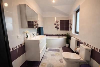 Casă cu 4 camere cu Teren 300 Mp în Central