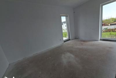 Casă cu 4 camere cu Teren 350 Mp în Central