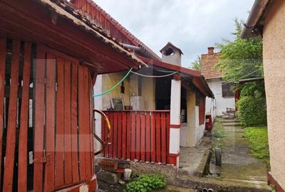 Casa tradi?ionala din lemn, cu teren de 600 mp. - Bodoc - 4