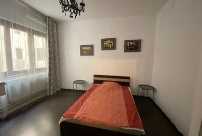 Garsonieră decomandată în Universitate