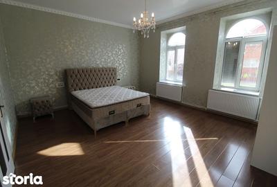 Casă cu 4 camere cu Teren 750 Mp în Central - 4