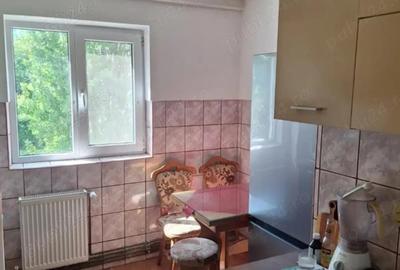 De vanzare apartament 3 camere zona Dacia etaj 2 - 4