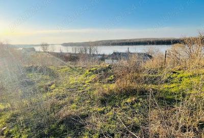Teren de 3750 mp, în Rasova
