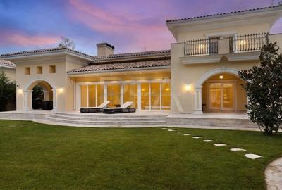 Vila langa padure in stil Mediteranean - 23