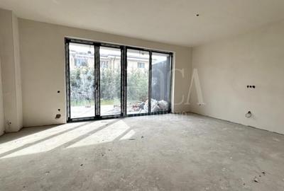 Casa 4 camere de vanzare in Floresti
