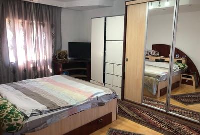 Casă individuală cu 7 camere cu Canalizare în Apărătorii Patriei - 15