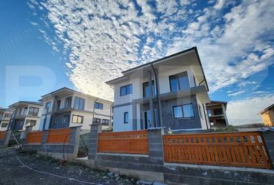 Casă cu 15 camere cu Teren 504 Mp în Corunca