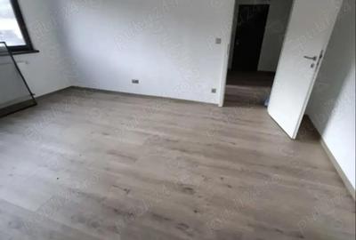 Apartament cu 3 camere semidecomandat în Govândari