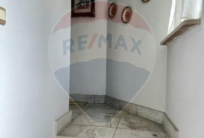 Casă cu 4 camere cu Teren 809 Mp în Central - 6