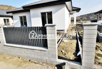 Casă la cheie  pe 1 nivel  4 cam. 2 bai ,650 mp. teren - 23