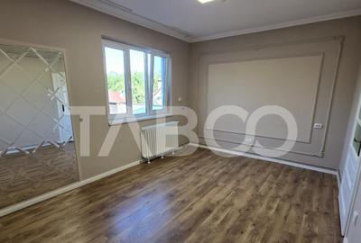 Apartament cu 3 camere la casa de inchiriat curte comuna Tre