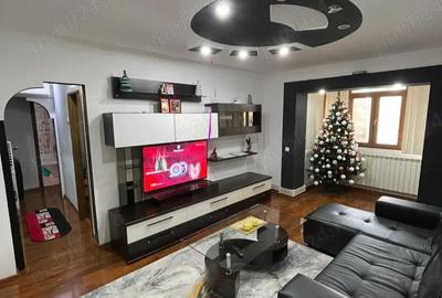 Apartament cu 3 camere semidecomandat în Central - 1