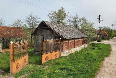 Casă cu 4 camere cu Teren 1000 Mp în Central - 1