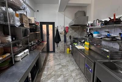 Spațiu comercial, de 110 mp, în Central - 4