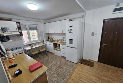 Apartament cu 3 camere decomandat în Micro II - 15