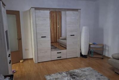 Garsonieră decomandată, mobilată în P-ța Muncii - 1