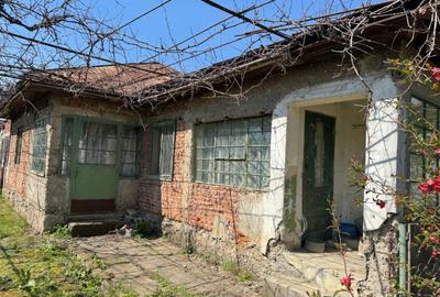 De vanzare - Casa 102 mp, Teren intravilan 913 mp  Țantareni - 6