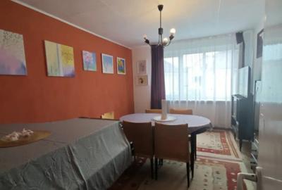 Apartament cu 4 camere decomandat în Săsar