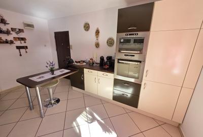 Apartament cu 3 camere decomandat în Aradului - 3