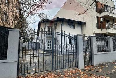 Casa cu 8 camere si 300mp curte, de inchiriat in zona Bd. Gloriei - 11