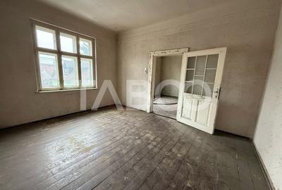 Apartament cu 5 camere semidecomandat în Turnișor