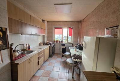 Piata Muncii, 2 minute metrou, stradal pe sos. Mihai Bravu, bloc 1982 - 3