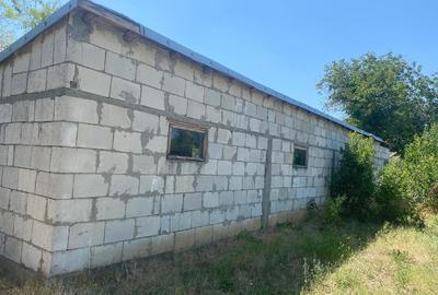 Vand casa caramida cu fundatie beton  +anexe +cladire anexa BCA +teren 3000 mp - 2