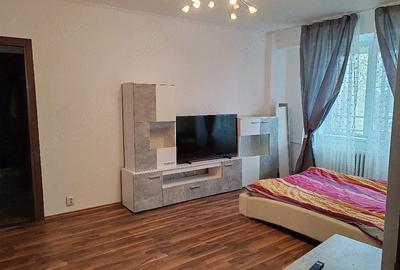 Apartament cu 3 camere semidecomandat în Cantemir