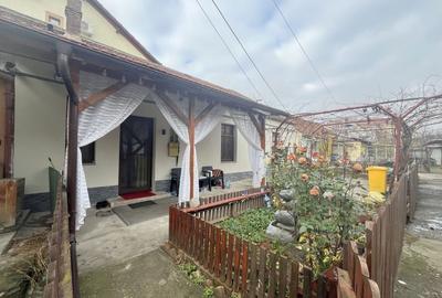 Casă cu 3 camere, curte comuna, zona Mehala - 1